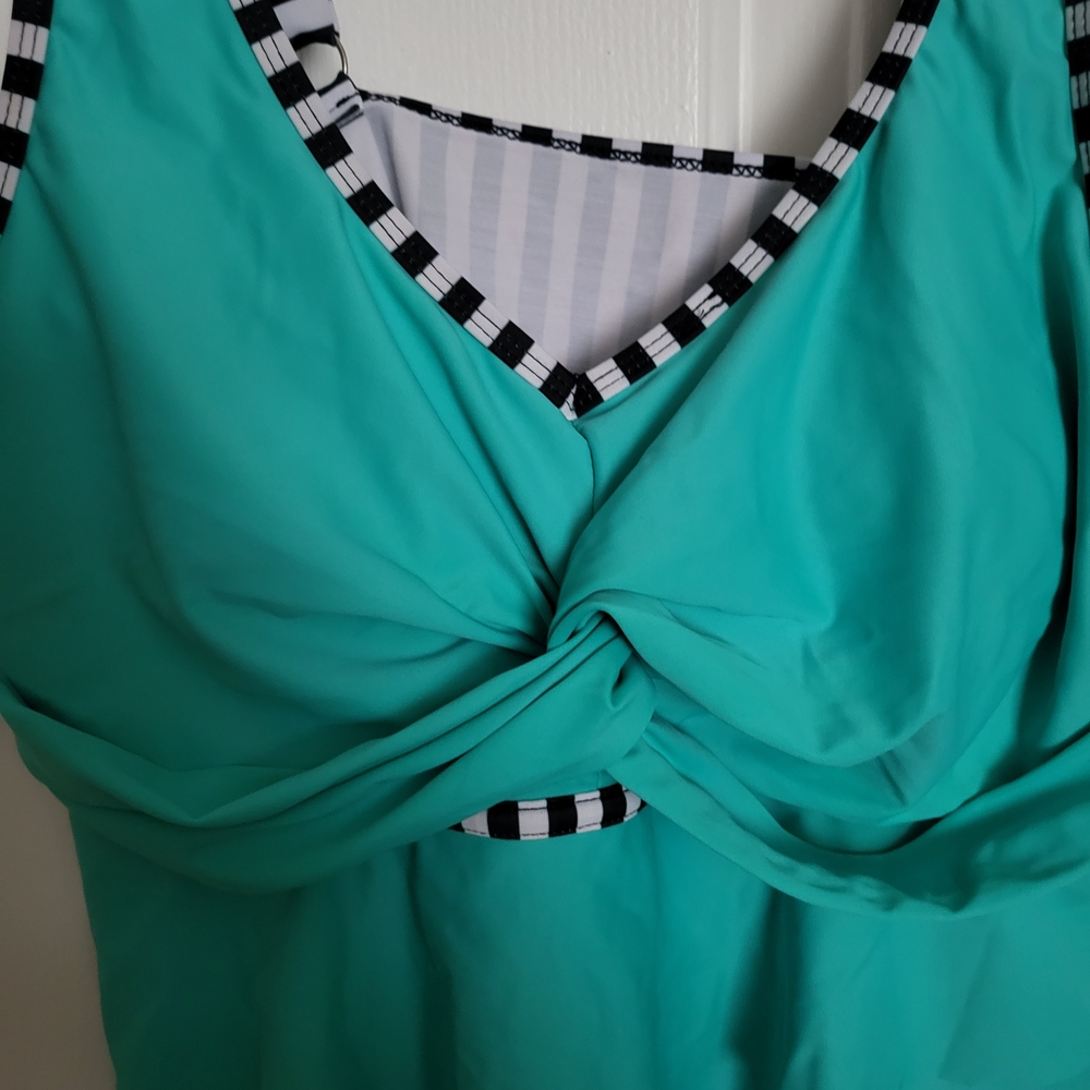 Striped Ruffled Tankini Set - Picture 3 of 12